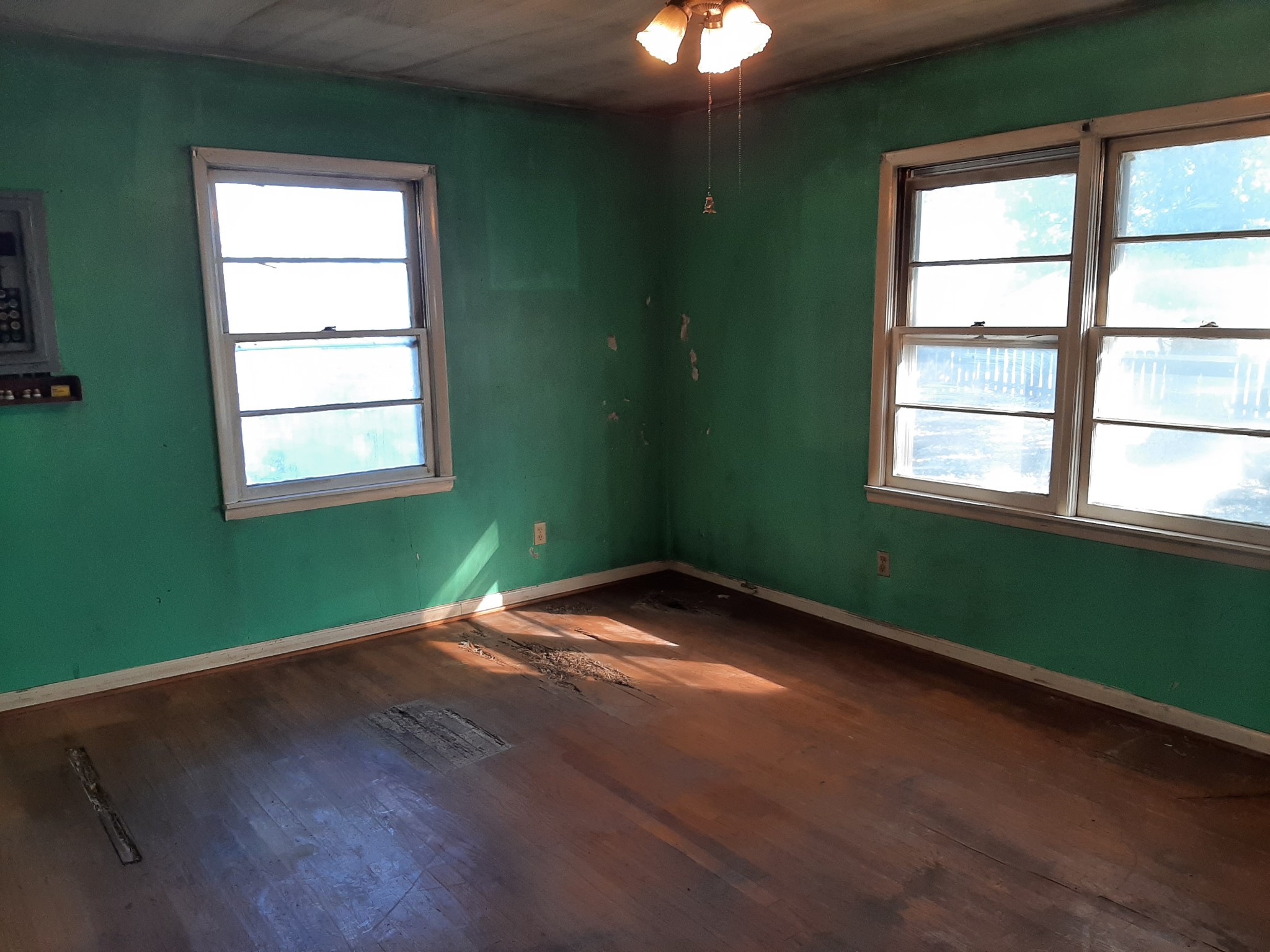 848 Cedar Grove Road Lebanon, TN 37087 - Photo 21 of 55 an empty room with a window and a ceiling fan