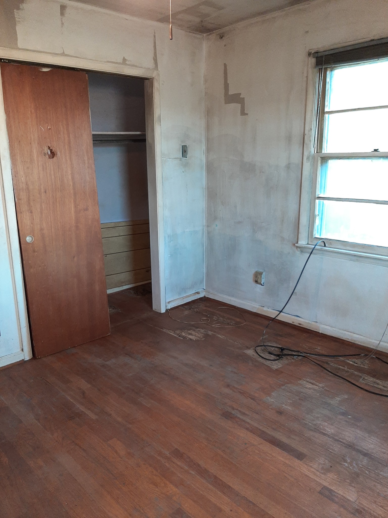 848 Cedar Grove Road Lebanon, TN 37087 - Photo 25 of 55 an empty room with windows and closet