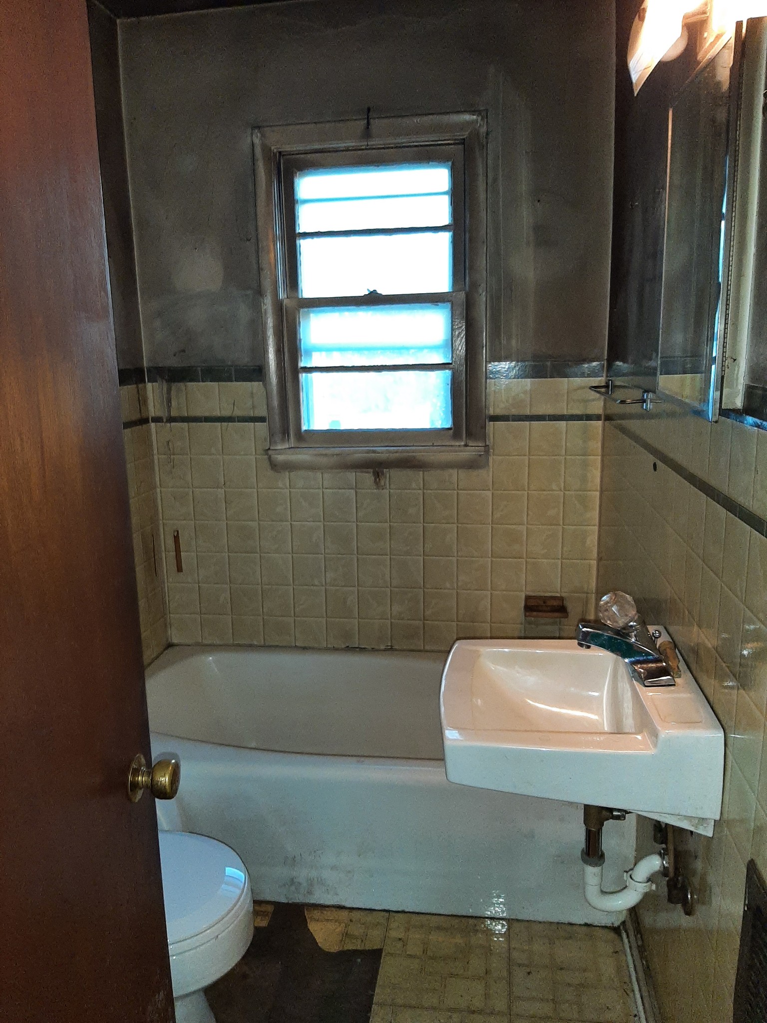 848 Cedar Grove Road Lebanon, TN 37087 - Photo 27 of 55 a bathroom with a sink a toilet a mirror and bathtub