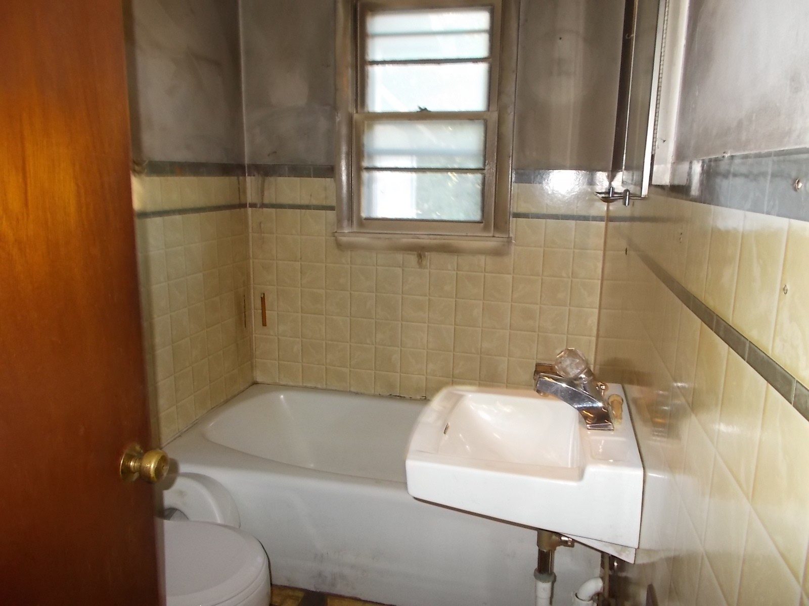 848 Cedar Grove Road Lebanon, TN 37087 - Photo 28 of 55 a bathroom with a sink and a bathtub