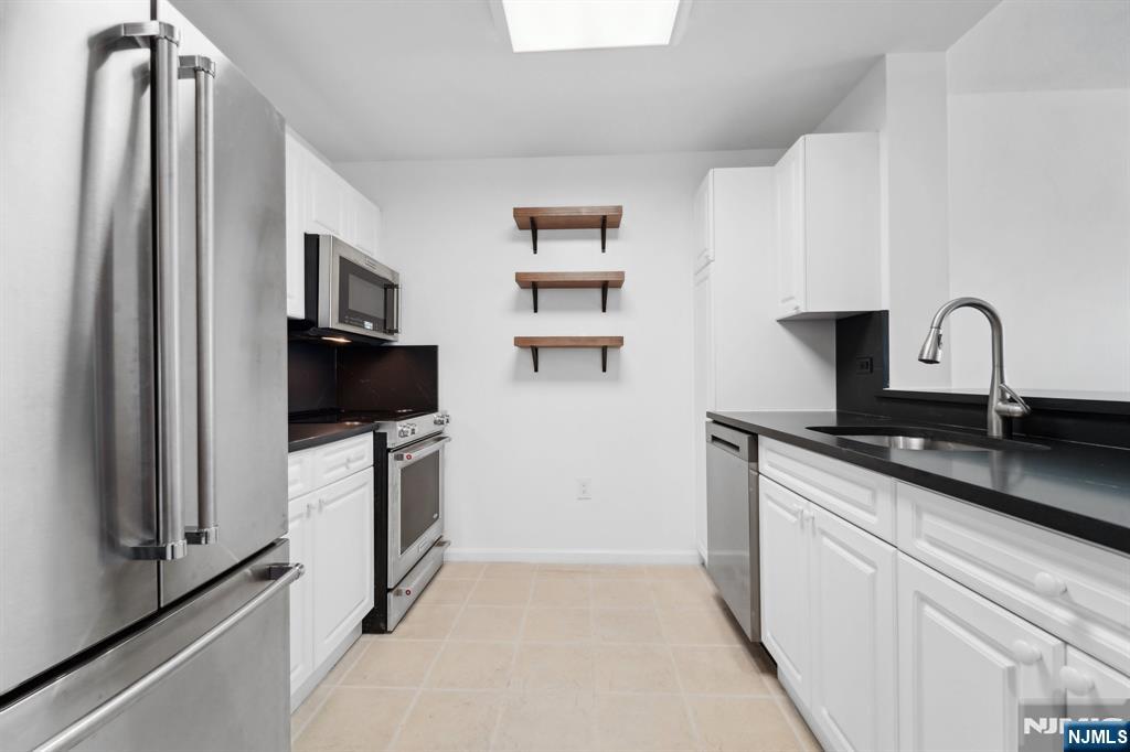 110 City Place Edgewater, NJ 07020 - Photo 9 of 44