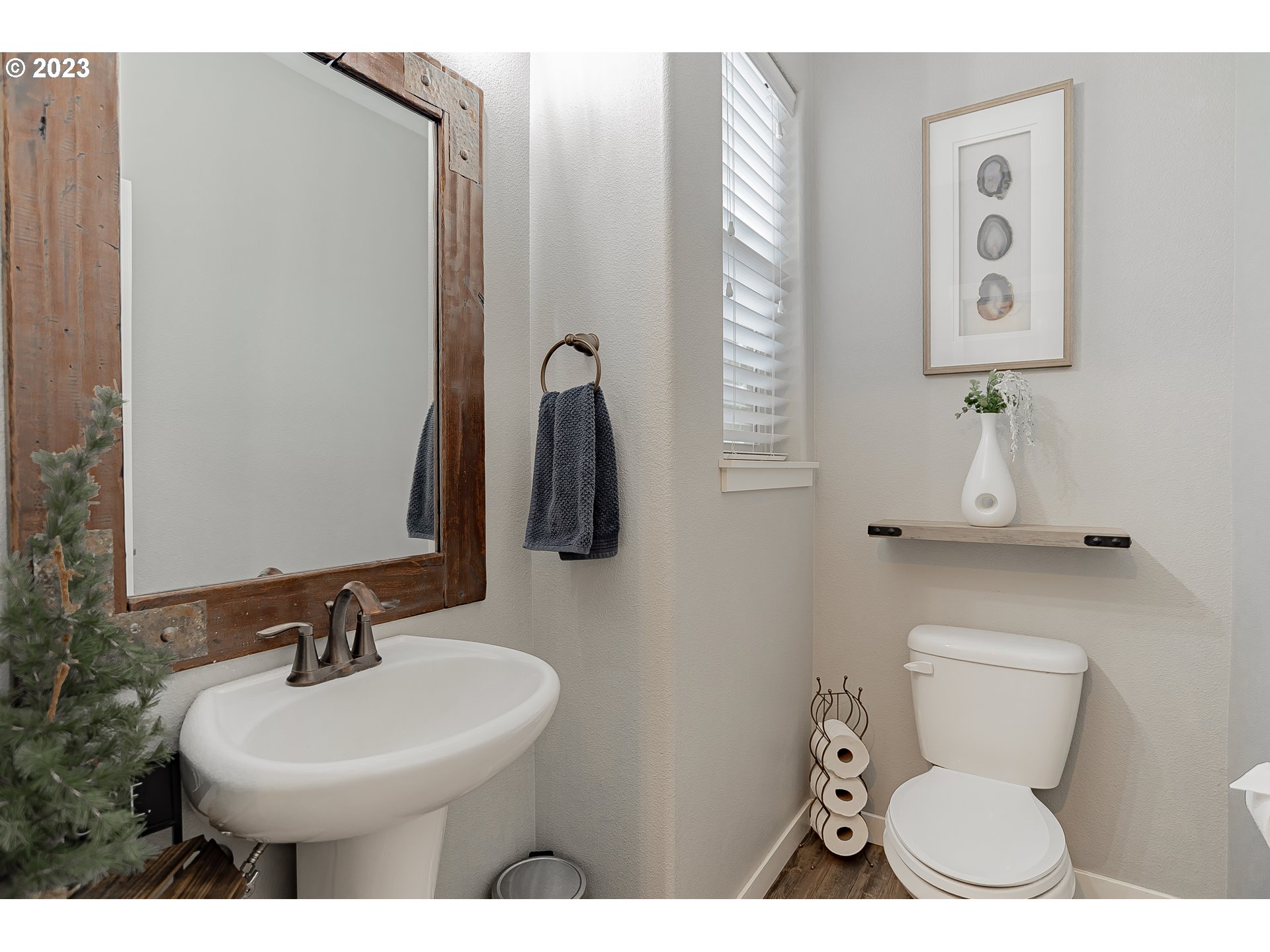 4020 North 1st Way Ridgefield, WA 98642 - Photo 10 of 32 a bathroom with a toilet a sink and mirror