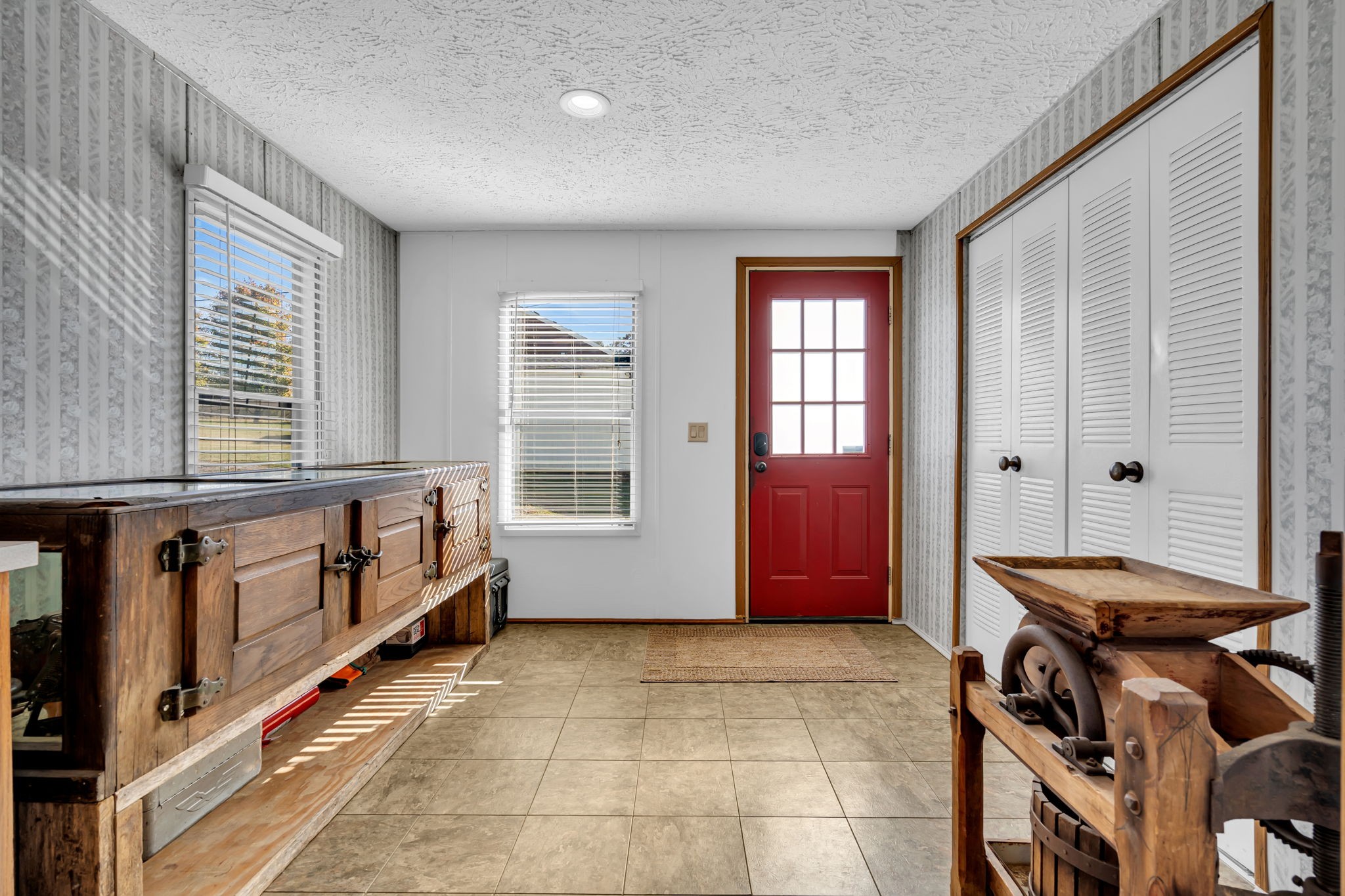 1039 Riverview Road Mount Juliet, TN 37122 - Photo 19 of 40 a view of an entryway with a livingroom