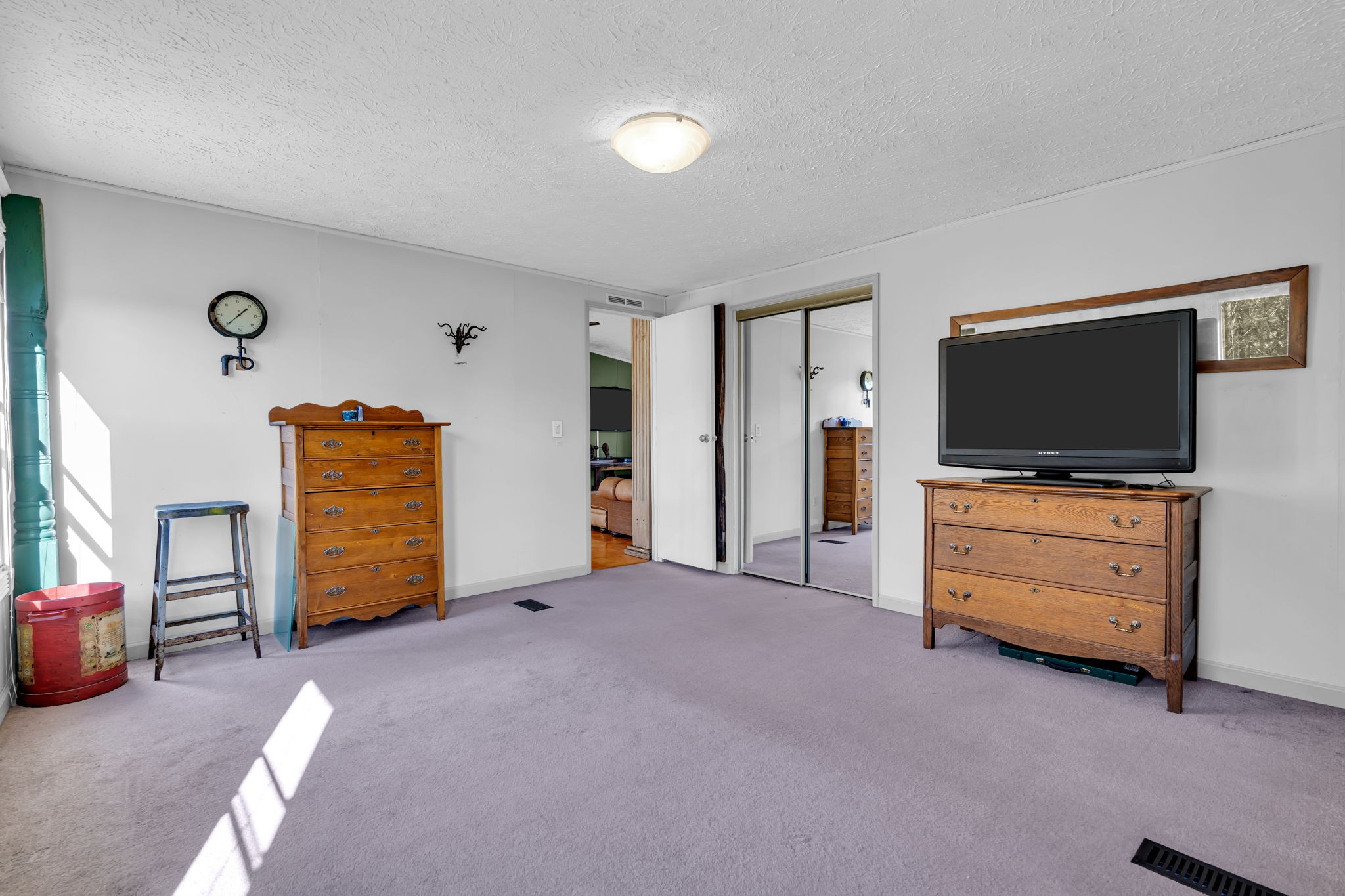 1039 Riverview Road Mount Juliet, TN 37122 - Photo 20 of 40 a room with furniture and a flat screen tv