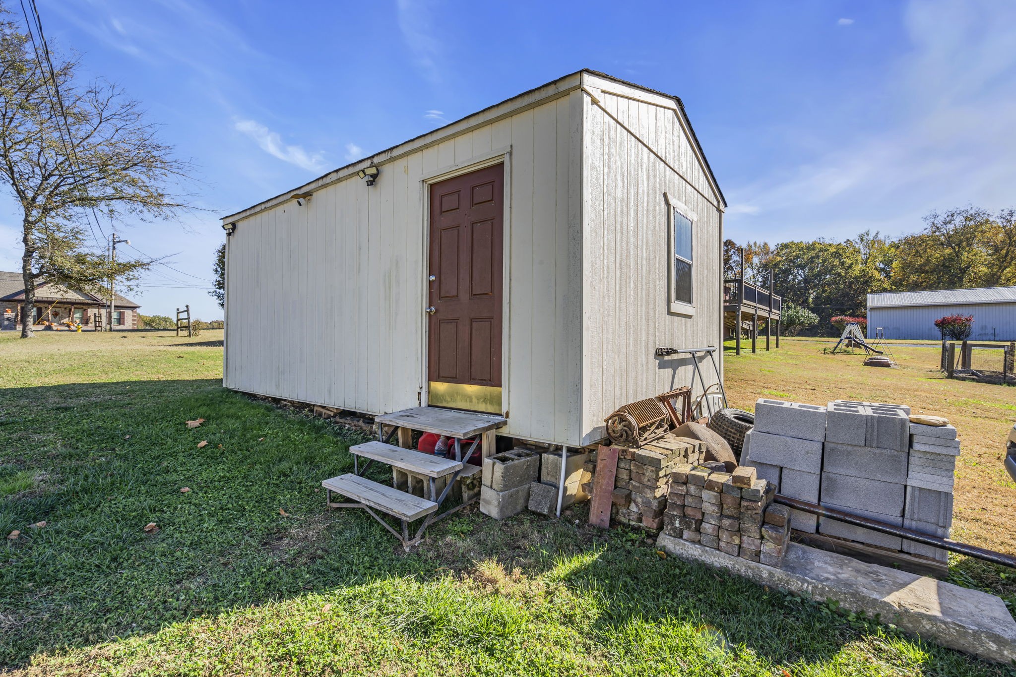 1039 Riverview Road Mount Juliet, TN 37122 - Photo 34 of 40 a front view of a house with garden