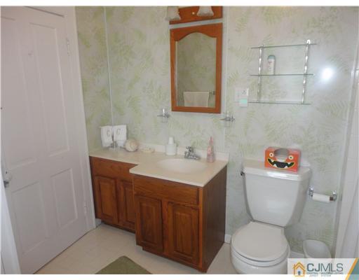 339 Georges Road Dayton, NJ 08810 - Photo 13 of 21