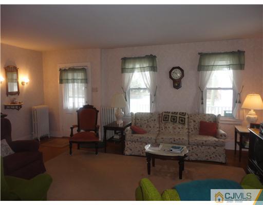 339 Georges Road Dayton, NJ 08810 - Photo 4 of 21