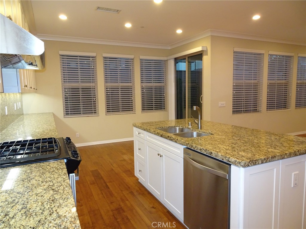 108 Oasis Irvine, CA 92620 - Photo 5 of 19