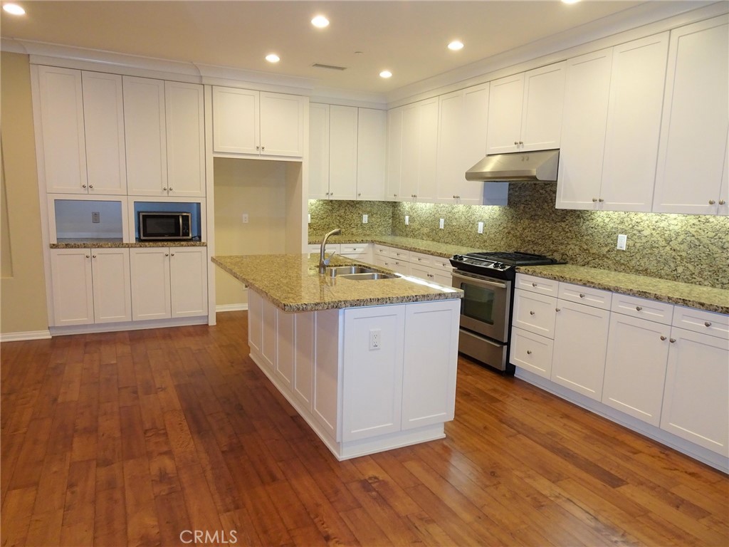 108 Oasis Irvine, CA 92620 - Photo 8 of 19