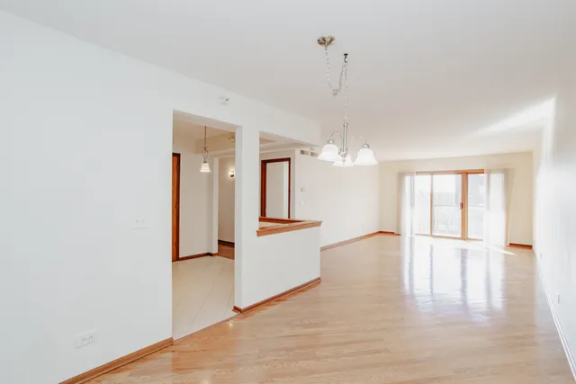 $324,900 | 1685 Mill Street, Unit 605, Des Plaines, IL 60016