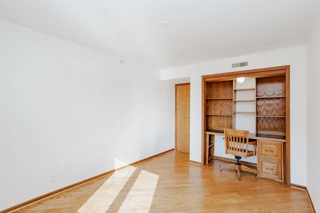 $324,900 | 1685 Mill Street, Unit 605, Des Plaines, IL 60016