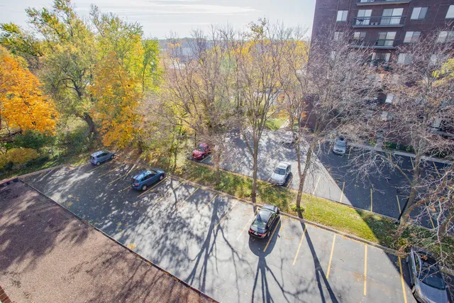 $324,900 | 1685 Mill Street, Unit 605, Des Plaines, IL 60016