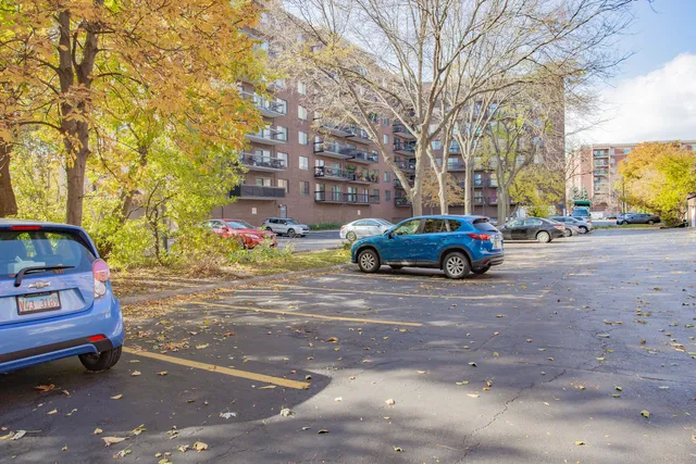 $324,900 | 1685 Mill Street, Unit 605, Des Plaines, IL 60016