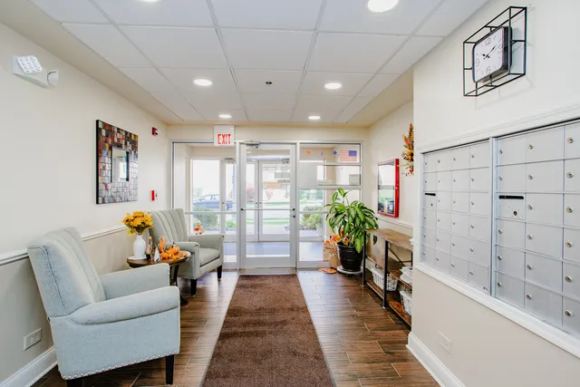 $324,900 | 1685 Mill Street, Unit 605, Des Plaines, IL 60016