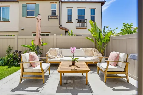 $879,000 | 1739 Vly Oak Way, Oceanside, CA 92056