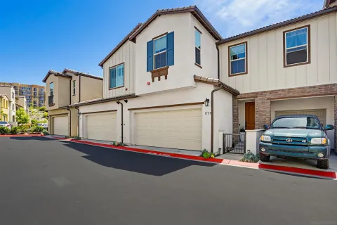 $879,000 | 1739 Vly Oak Way, Oceanside, CA 92056