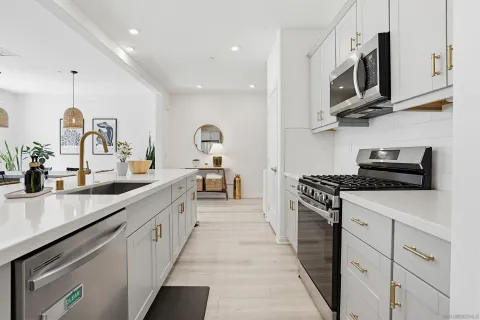 $879,000 | 1739 Vly Oak Way, Oceanside, CA 92056