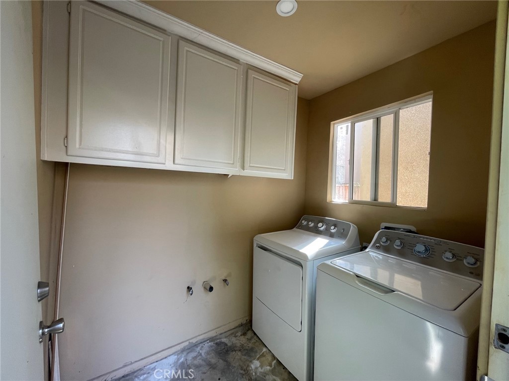 1434 Haddington Drive Riverside, CA 92507 - Photo 20 of 40 a utility room with dryer and washer