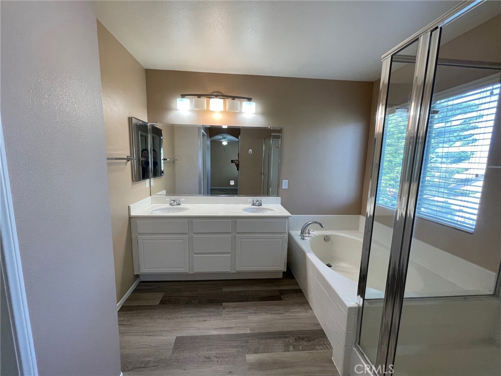 1434 Haddington Drive Riverside, CA 92507 - Photo 30 of 40 a bathroom with a double vanity sink a mirror and a bathtub
