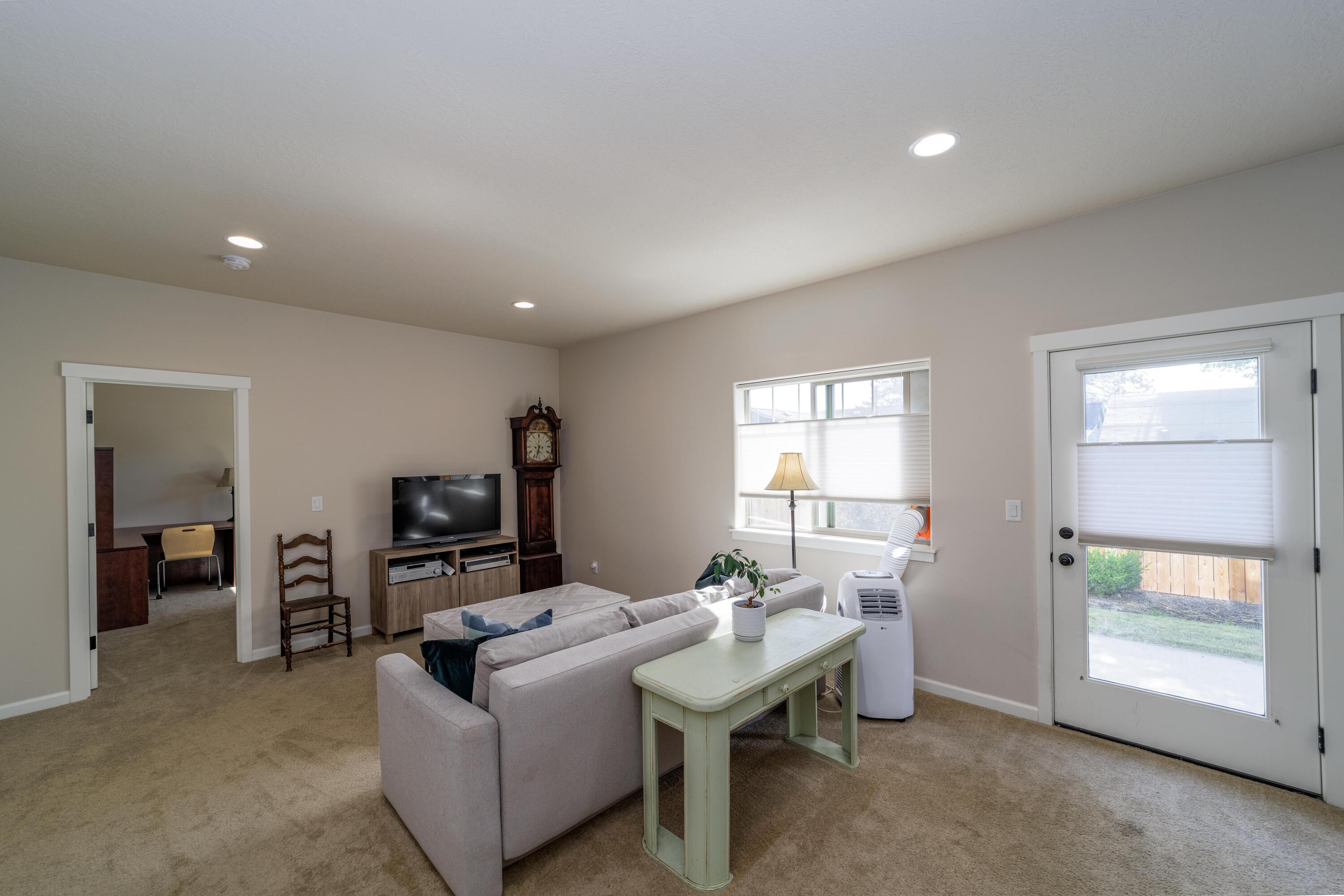 2756 Southwest 34th Street Redmond, OR 97756 - Photo 32 of 44 2756_SW_34th_St-42