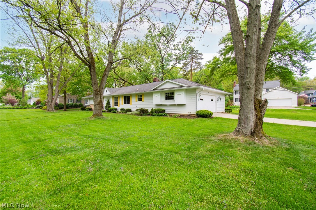 176 Pembroke Road Akron, OH 44333 - Photo 2 of 28 FRONT VIEW 2. SIDE LOAD GARAGE.