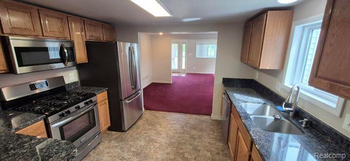 2751 Mann Road Waterford, MI 48329 - Photo 11 of 54 11.jpg