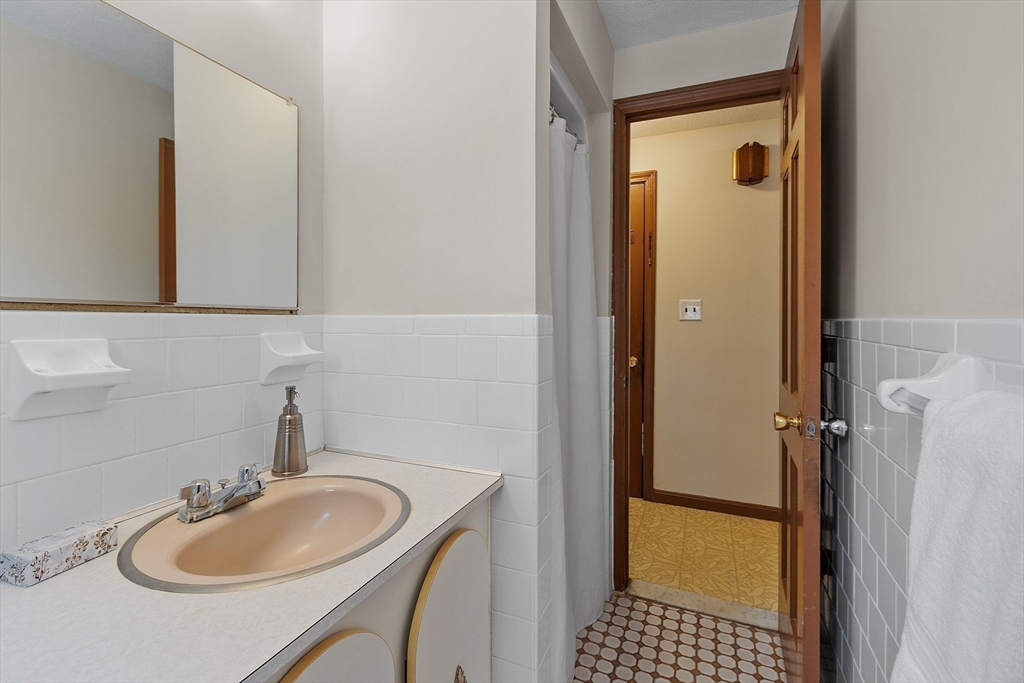 8 Heald Road Acton, MA 01720 - Photo 18 of 39 Gallery Image 18