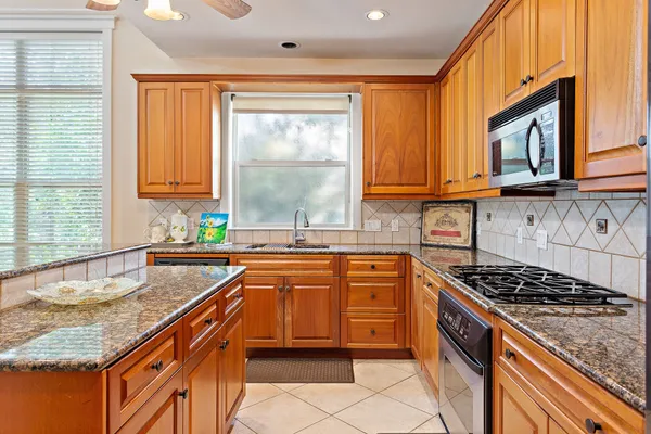 $5,200 | 2800 Waymaker Way, Unit 24, Austin, TX 78746