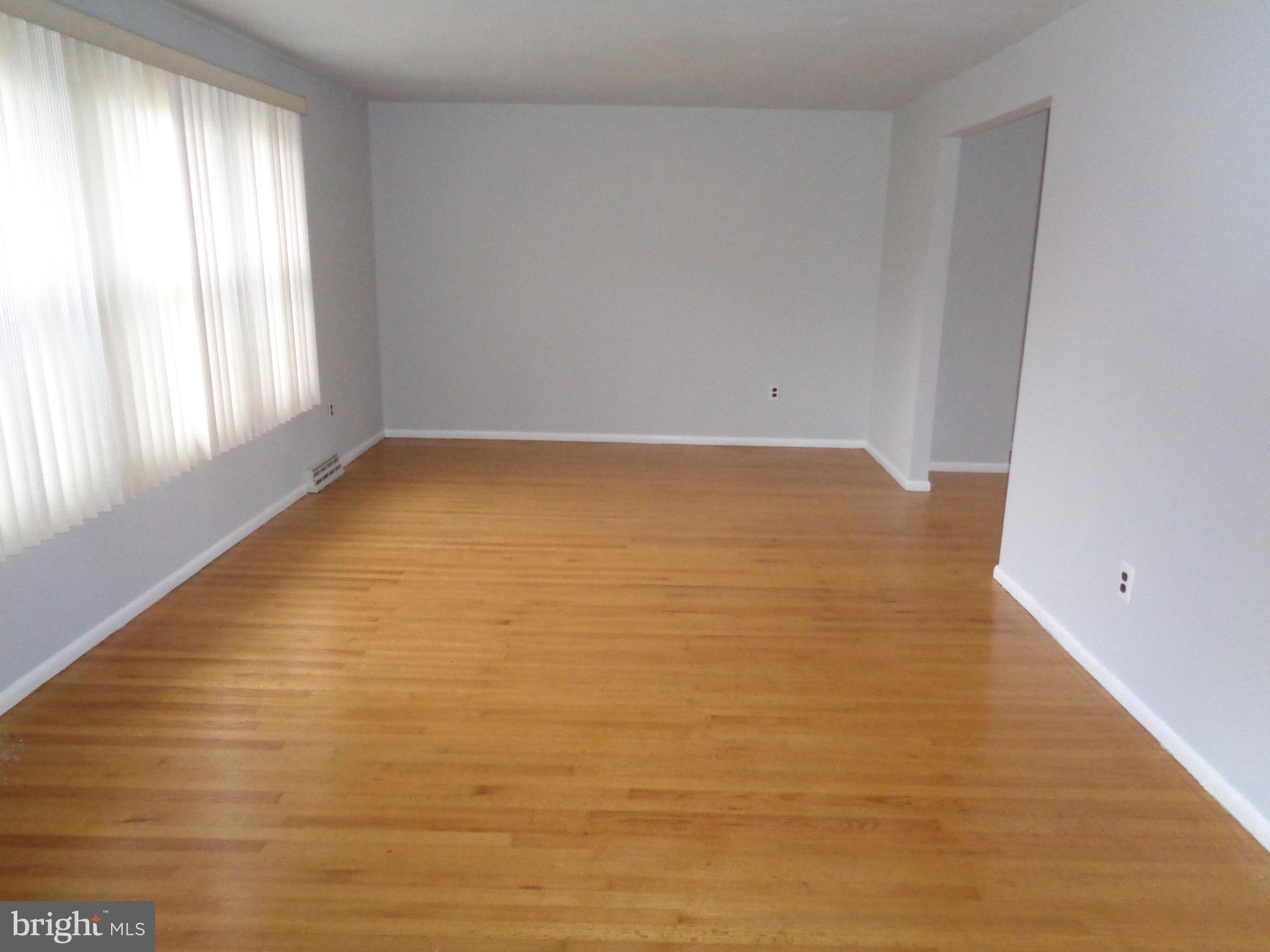 101 Shenandoah Road Cinnaminson, NJ 08077 - Photo 3 of 27 Livingroom with wood floors