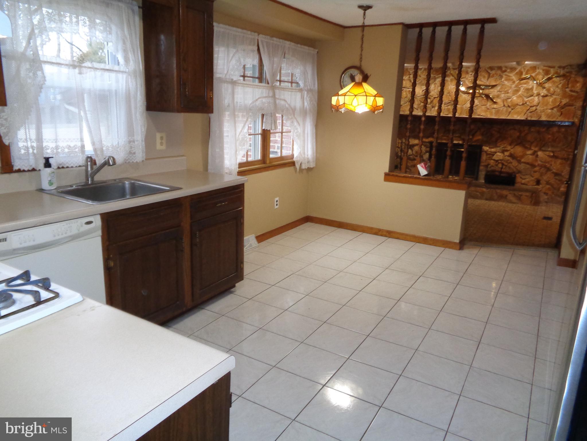 101 Shenandoah Road Cinnaminson, NJ 08077 - Photo 5 of 27 Large kitchen