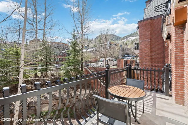 $240,000 | 415 East Dean St Unit 21 Week 10, Aspen, CO 81611