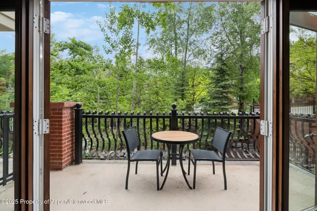 $240,000 | 415 East Dean St Unit 21 Week 10, Aspen, CO 81611