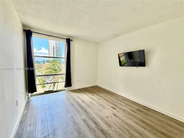 $1,800 | 17560 Atlantic Boulevard, Unit 404, Sunny Isles Beach, FL 33160