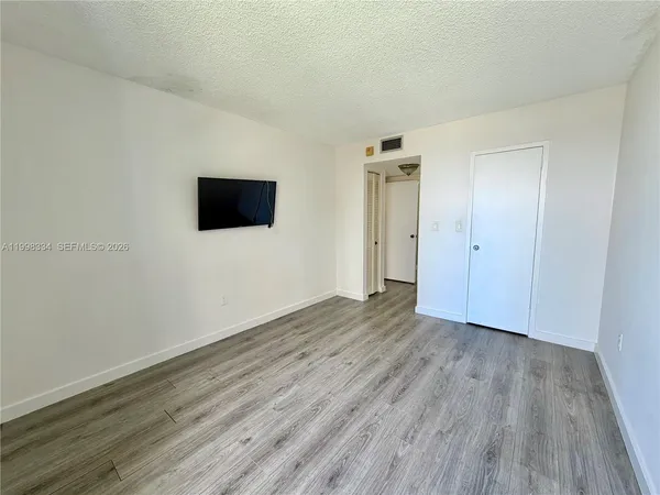 $1,800 | 17560 Atlantic Boulevard, Unit 404, Sunny Isles Beach, FL 33160
