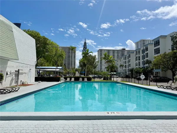 $1,800 | 17560 Atlantic Boulevard, Unit 404, Sunny Isles Beach, FL 33160