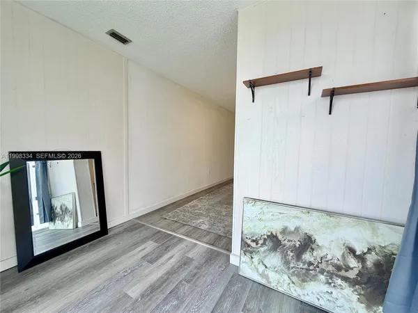 $1,800 | 17560 Atlantic Boulevard, Unit 404, Sunny Isles Beach, FL 33160