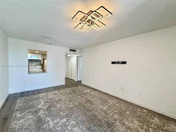 $1,800 | 17560 Atlantic Boulevard, Unit 404, Sunny Isles Beach, FL 33160
