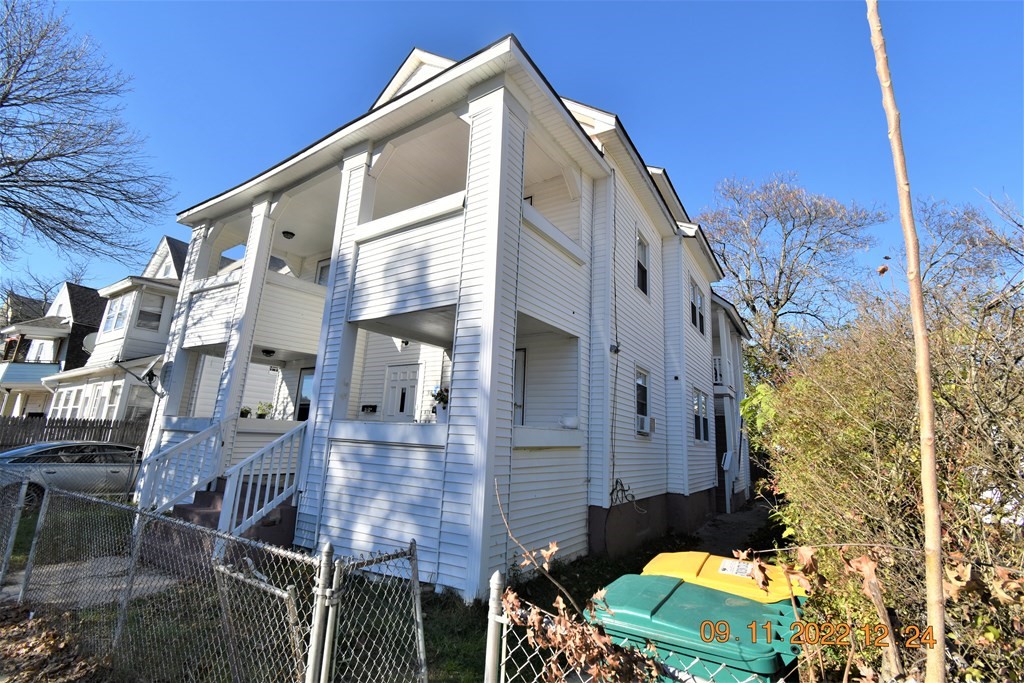 38 Johnson Street Springfield, MA 01108 - Photo 4 of 23 Gallery Image 4