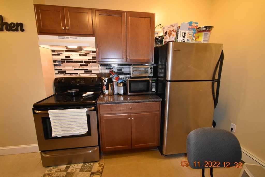 38 Johnson Street Springfield, MA 01108 - Photo 7 of 23 Gallery Image 7