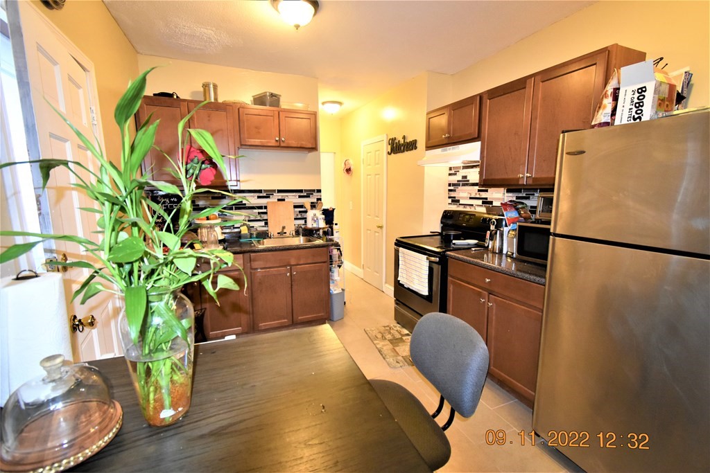 38 Johnson Street Springfield, MA 01108 - Photo 8 of 23 Gallery Image 8