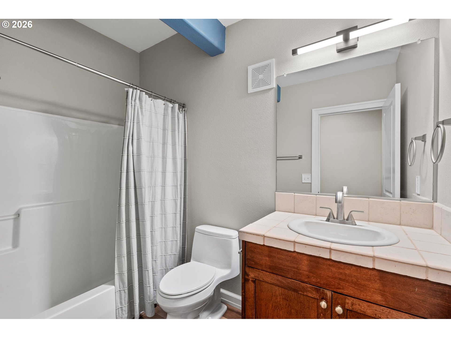 4936 Southwest Slavin Road Portland, OR 97239 - Photo 23 of 33 Bathroom