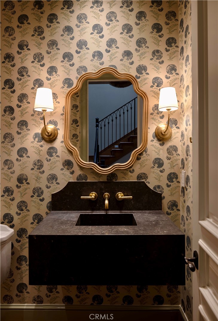 307 Pirate Road Newport Beach, CA 92663 - Photo 14 of 29 a view of entryway