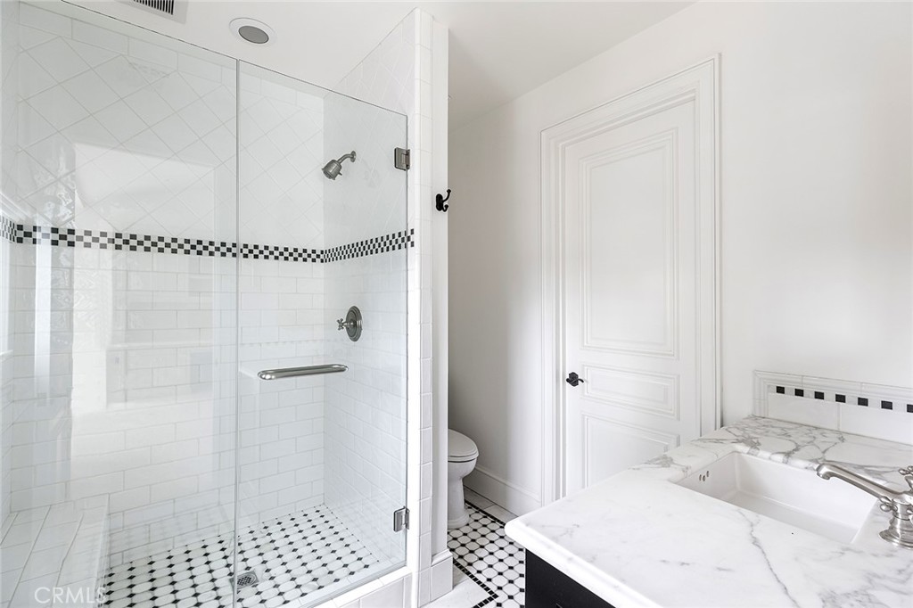 307 Pirate Road Newport Beach, CA 92663 - Photo 20 of 29 a bathroom with a bathtub and shower