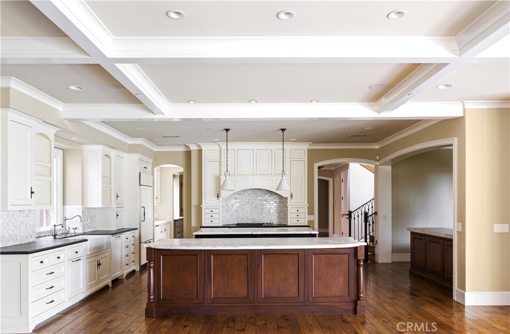 307 Pirate Road Newport Beach, CA 92663 - Photo 3 of 29 a large bathroom with double vanity and a mirror