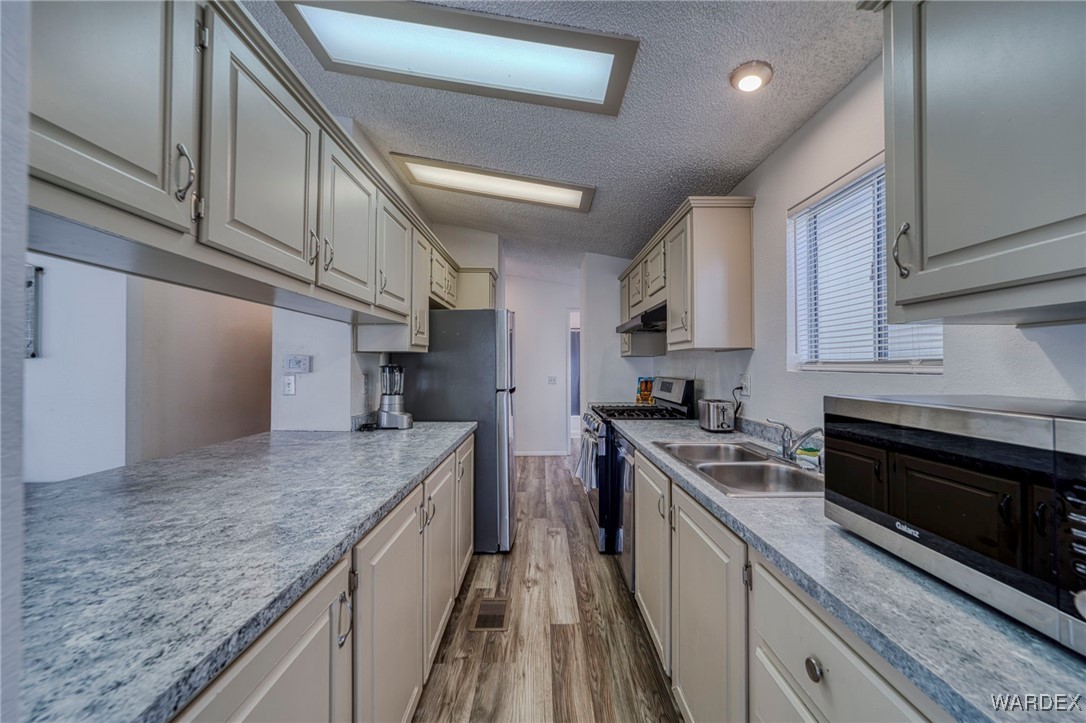 2066 East El Rodeo Road, Unit 56 Fort Mohave, AZ 86426 - Photo 5 of 27 Kitchen