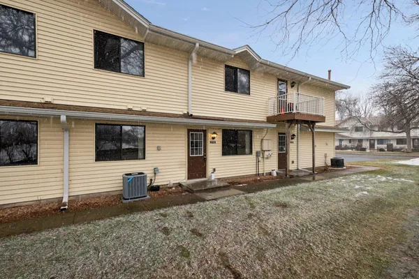 $159,900 | 2706 Brookdale Lane, Brooklyn Park, MN 55444