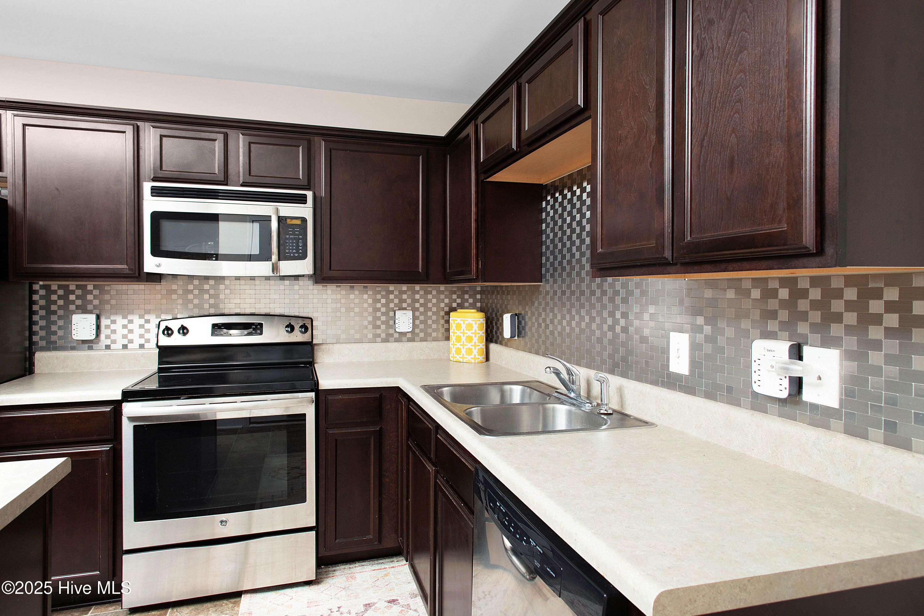4763 Corena Drive New Bern, NC 28562 - Photo 8 of 25 Kitchen
