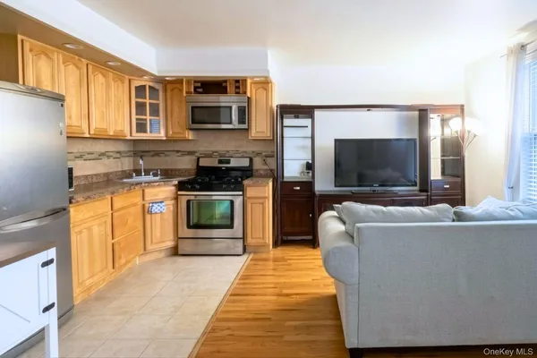 $248,000 | 193-02 39th Avenue, Unit 1 | Auburndale