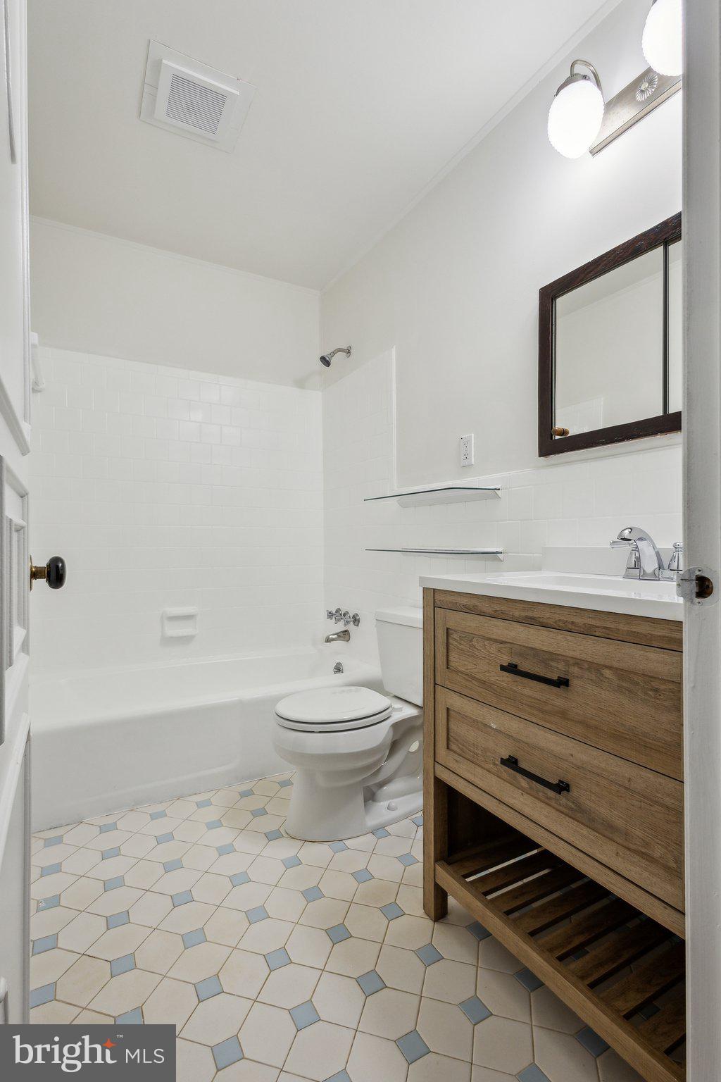5936 River Drive Lorton, VA 22079 - Photo 13 of 19 a bathroom with a toilet a sink and bathtub