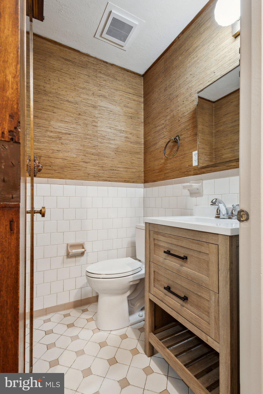 5936 River Drive Lorton, VA 22079 - Photo 10 of 19 a bathroom with a sink a toilet and mirror